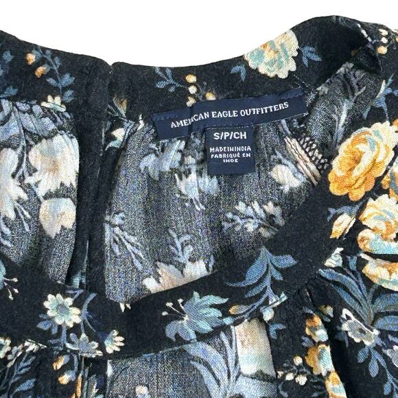 American Eagle Blouse Size Small Keyhole Neck Black Cream Floral Button Back Top - Picture 7 of 11